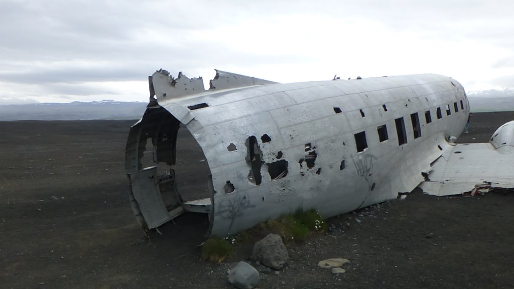 solheimasandurdc3planewreck26.jpg
