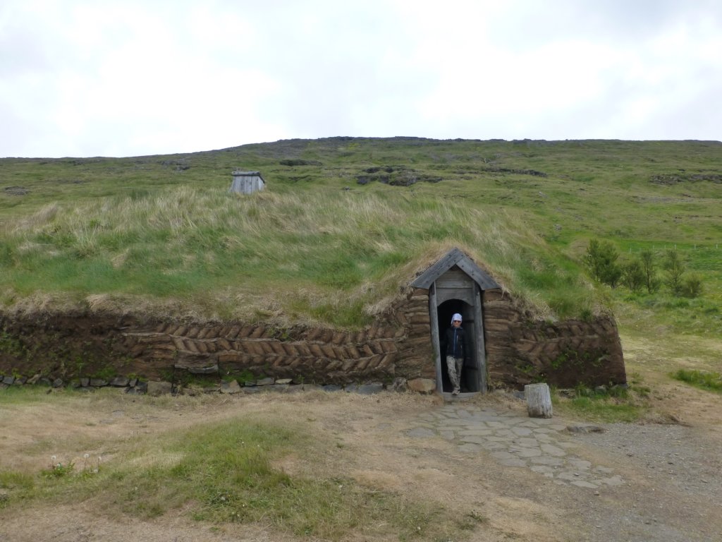 eiriksstadirvikinglonghouse2.jpg