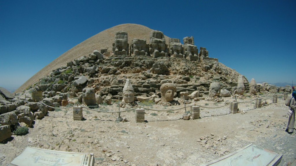 mountnemrut11.jpg