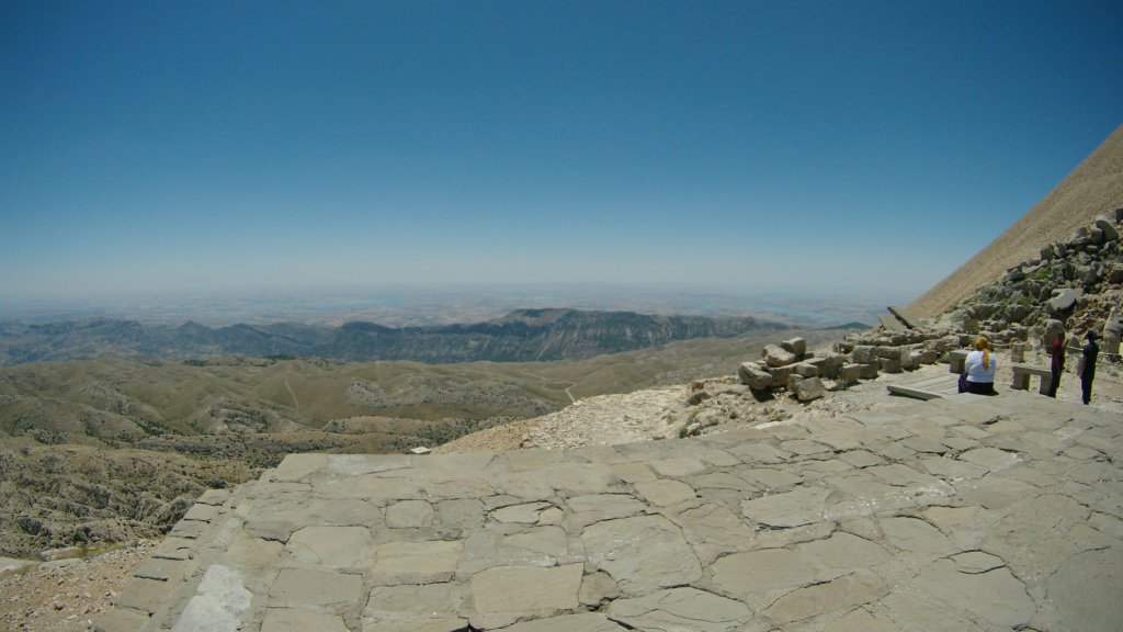 mountnemrut14.jpg