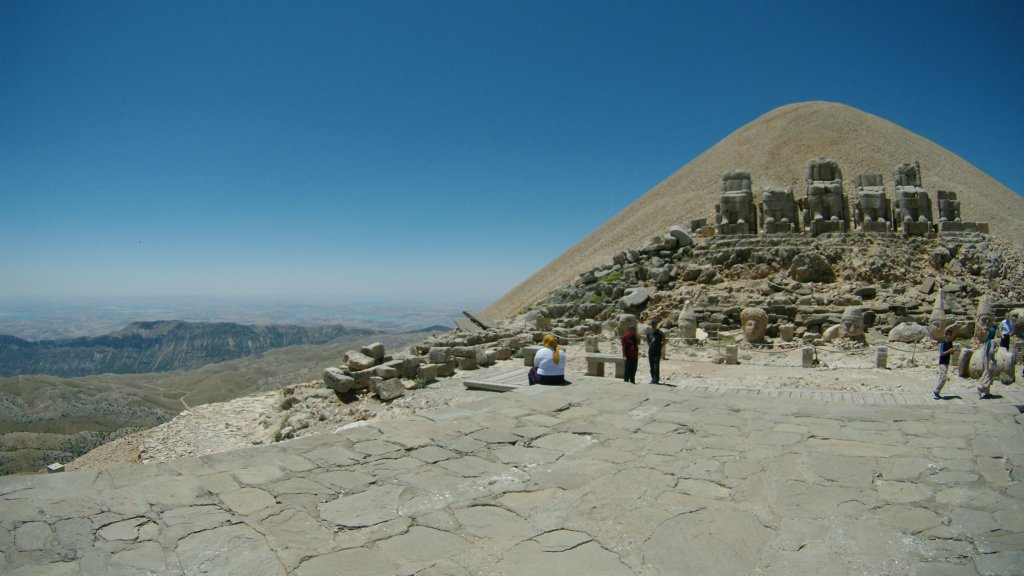 mountnemrut21.jpg
