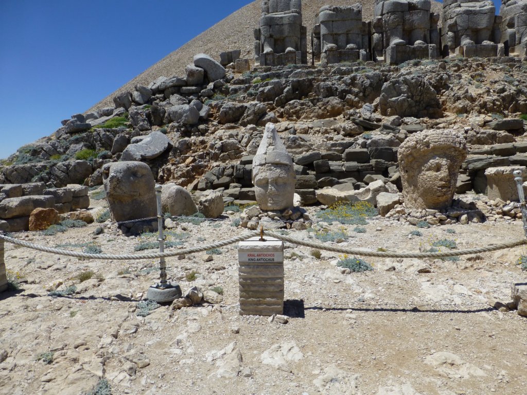 mountnemrut25.jpg