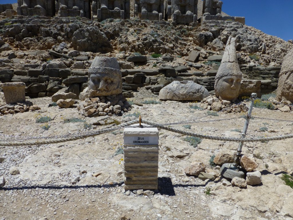 mountnemrut28.jpg