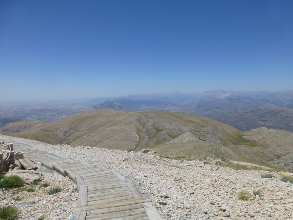 mountnemrut44.jpg