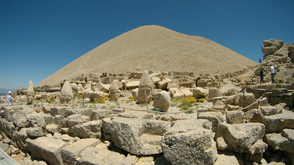 mountnemrut53.jpg