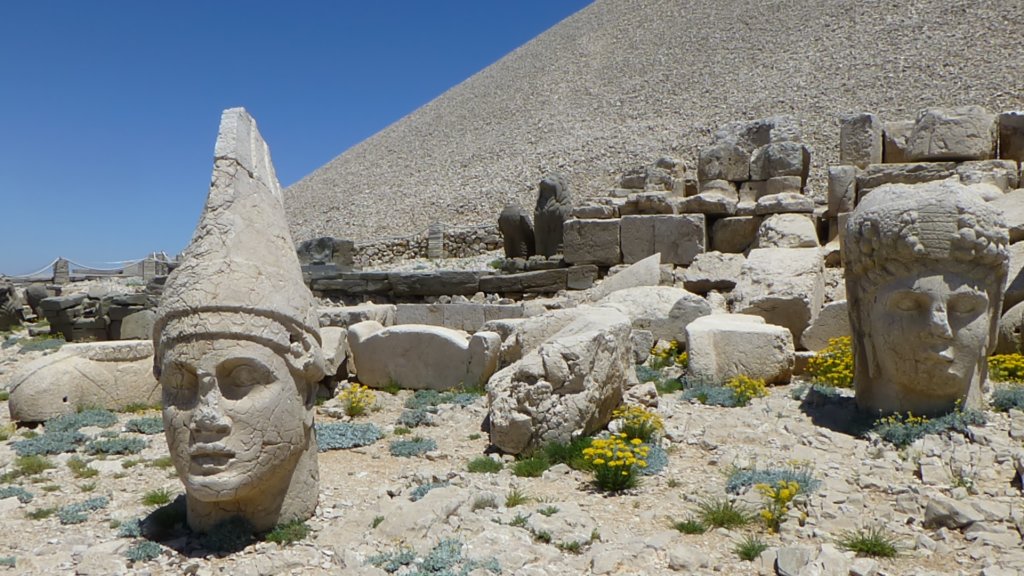 mountnemrut57.jpg