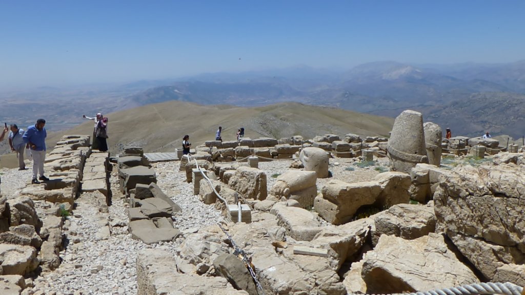 mountnemrut63.jpg
