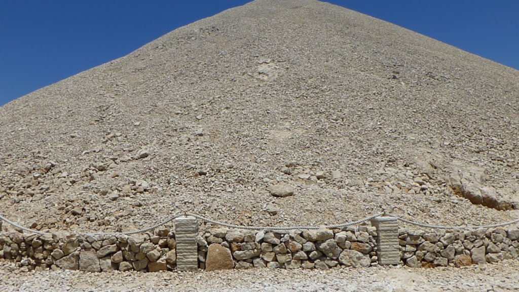 mountnemrut67.jpg