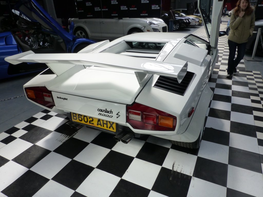 lamborghinicountach2.jpg