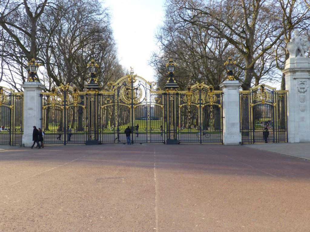 queenvictoriamemorialgardens3.jpg