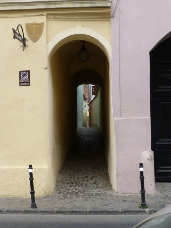 stradasforiitheropestreetbrasov.jpg