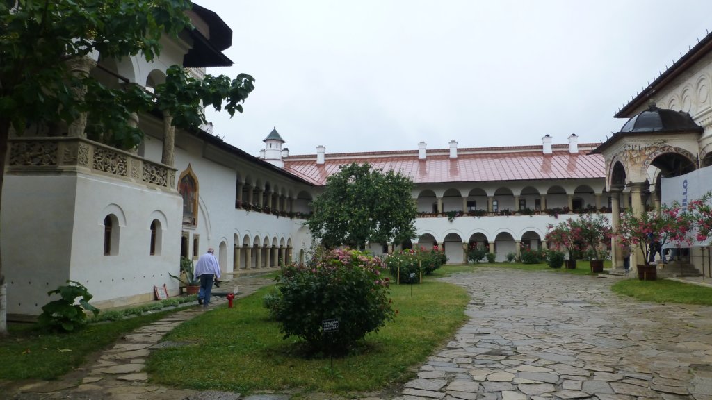 manastireahorezu8.jpg